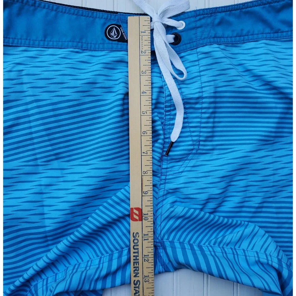 Volcom‎ Mens 34 Blue Wave Print 38th Double Weaver Board Shorts Surf Beach Pool